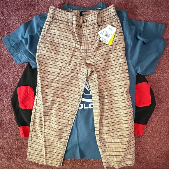 Volcom/Disney boy 5 piece bundle size 7 - Picture 2 of 5